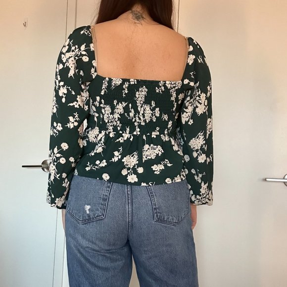 ABERCROMBIE AND FITCH - Green Floral Ruched Blouse (Size M - LIKE NEW) - Picture 4 of 6
